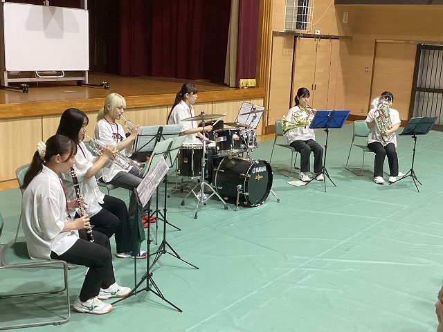 島根県立大学の学生による演奏の様子