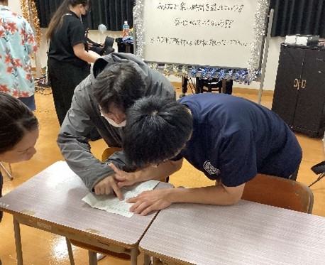 カラオケの曲順を決めているところ