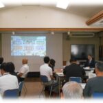 校長が「働き方改革プラン」について説明をしているところ