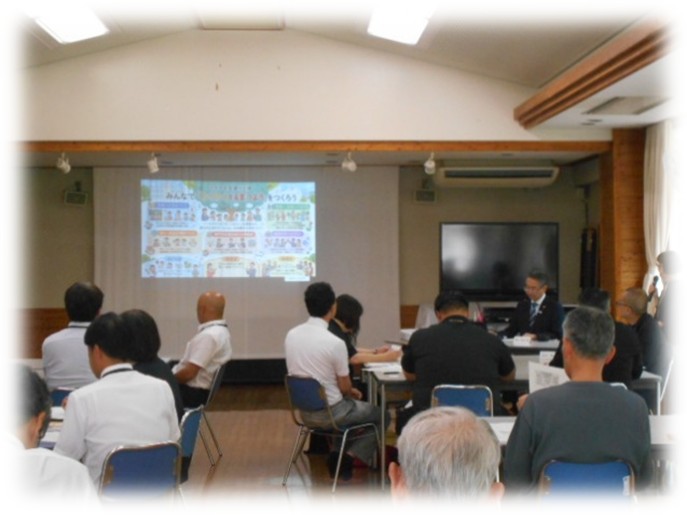 校長が「働き方改革プラン」について説明をしているところ